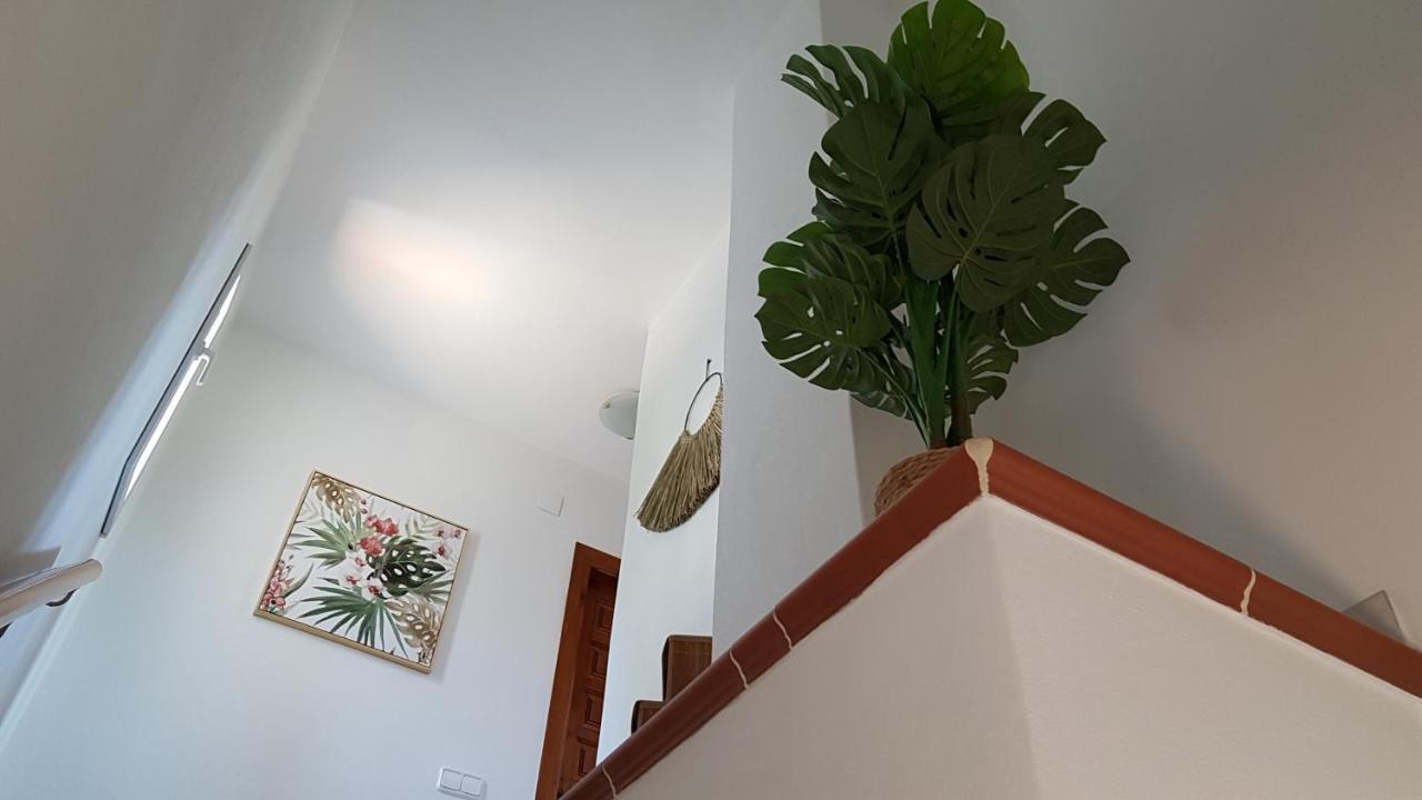 Rosalalinda - Cosy Semi-Detached Home With Sea Views And Large Terrace Морайра Экстерьер фото